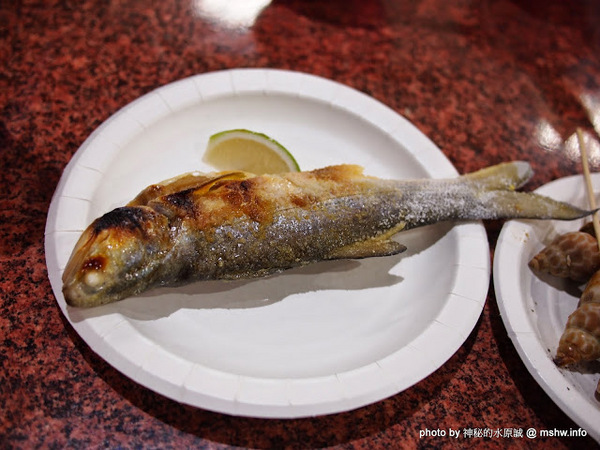 第一猛東石烤鮮蚵(櫻花路分店)：【食記】台中第一猛東石烤鮮蚵西屯店@西屯MRT櫻花 : 東西果然很新鮮,烤的功力也不錯,記得要對海鮮有點認知比較安全【食記】台中第一猛東石烤鮮蚵西屯店@西屯MRT櫻花 : 東西果然很新鮮,烤的功力也不錯,記得要對海鮮有點認知比較安全