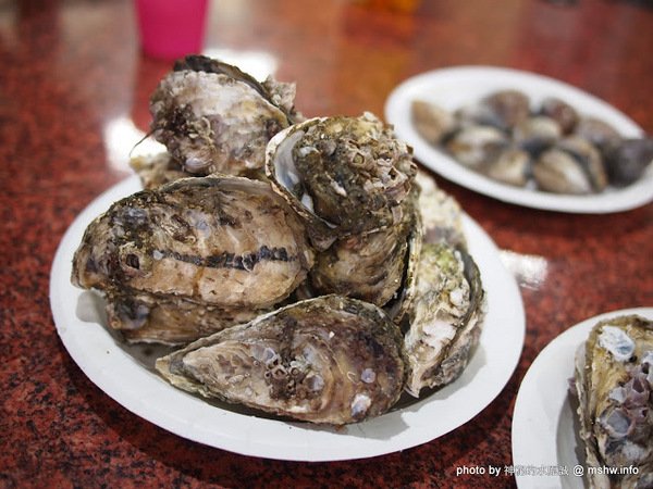 第一猛東石烤鮮蚵(櫻花路分店)：【食記】台中第一猛東石烤鮮蚵西屯店@西屯MRT櫻花 : 東西果然很新鮮,烤的功力也不錯,記得要對海鮮有點認知比較安全【食記】台中第一猛東石烤鮮蚵西屯店@西屯MRT櫻花 : 東西果然很新鮮,烤的功力也不錯,記得要對海鮮有點認知比較安全