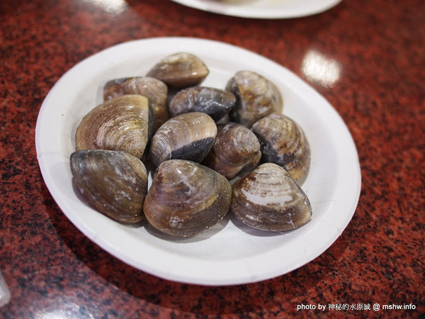 第一猛東石烤鮮蚵(櫻花路分店)：【食記】台中第一猛東石烤鮮蚵西屯店@西屯MRT櫻花 : 東西果然很新鮮,烤的功力也不錯,記得要對海鮮有點認知比較安全【食記】台中第一猛東石烤鮮蚵西屯店@西屯MRT櫻花 : 東西果然很新鮮,烤的功力也不錯,記得要對海鮮有點認知比較安全