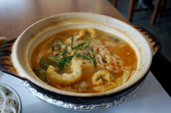 云滇雲南料裡(北光復門市):云滇雲南料裡二三訪:雲燒牛腩米線/擺夷小鍋米線