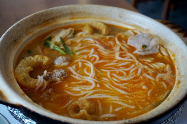 云滇雲南料裡(北光復門市):云滇雲南料裡二三訪:雲燒牛腩米線/擺夷小鍋米線