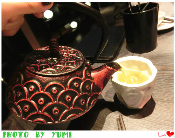 這一鍋皇室祕藏鍋物(朝富殿):【台中食記】七期特區美食!85度C集團也開火鍋店啦@這一鍋皇室秘藏鍋物(朝富殿)