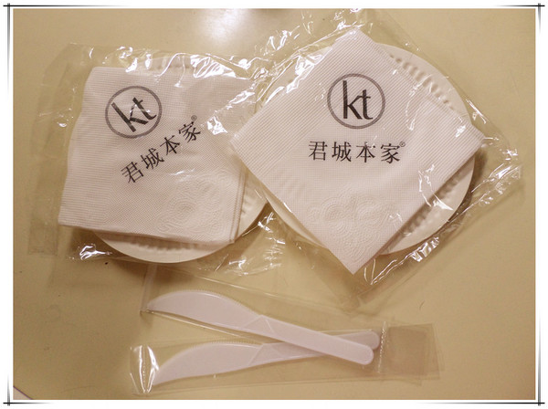 君城本家(重慶門市):【試吃】Oo香濃起司蛋糕又一波oO 吃過OREO起司蛋糕嗎?! ---君城本家(重慶分店)