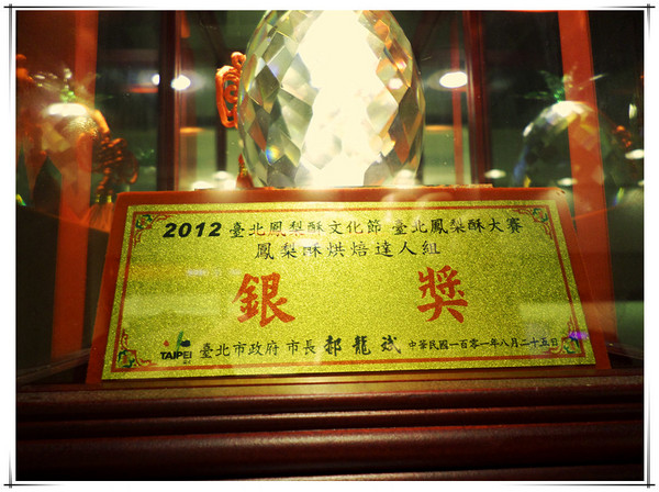 君城本家(重慶門市):【試吃】Oo香濃起司蛋糕又一波oO 吃過OREO起司蛋糕嗎?! ---君城本家(重慶分店)