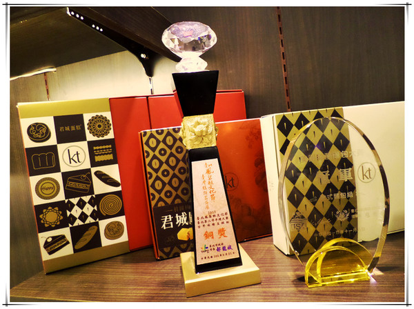 君城本家(重慶門市):【試吃】Oo香濃起司蛋糕又一波oO 吃過OREO起司蛋糕嗎?! ---君城本家(重慶分店)