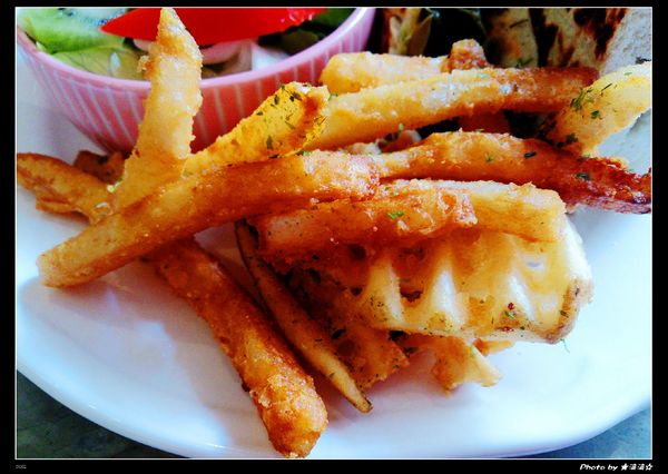 澄石蔬食咖啡廚坊(東興店)：【台中．美食】澄石蔬食咖啡廚坊(東興店)～素肉葷肉傻傻分不清之讓我Ｎ訪的超澎湃蔬食早餐♥