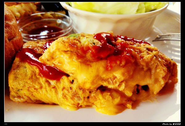 澄石蔬食咖啡廚坊(東興店)：【台中．美食】澄石蔬食咖啡廚坊(東興店)～素肉葷肉傻傻分不清之讓我Ｎ訪的超澎湃蔬食早餐♥