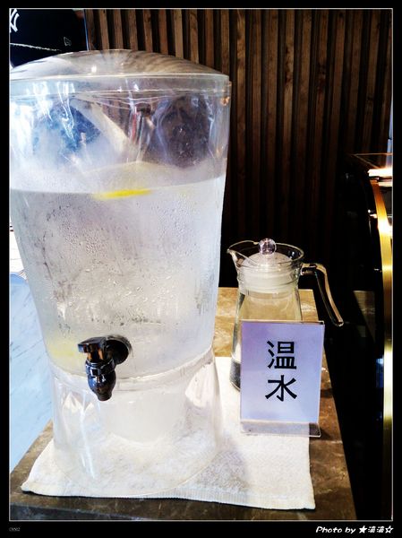 澄石蔬食咖啡廚坊(東興店)：【台中．美食】澄石蔬食咖啡廚坊(東興店)～素肉葷肉傻傻分不清之讓我Ｎ訪的超澎湃蔬食早餐♥