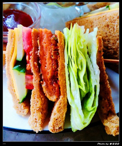 澄石蔬食咖啡廚坊(東興店)：【台中．美食】澄石蔬食咖啡廚坊(東興店)～素肉葷肉傻傻分不清之讓我Ｎ訪的超澎湃蔬食早餐♥