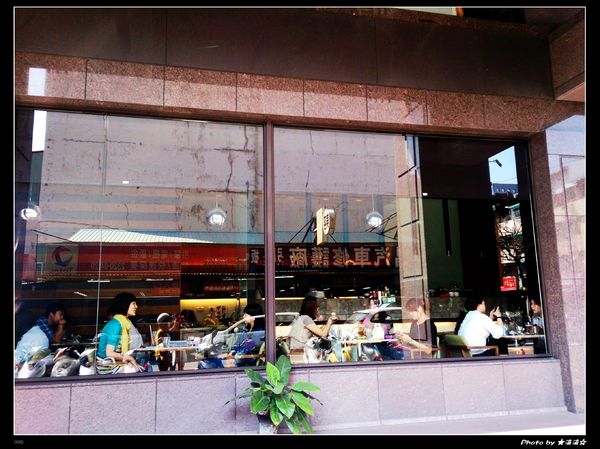 澄石蔬食咖啡廚坊(東興店)：【台中．美食】澄石蔬食咖啡廚坊(東興店)～素肉葷肉傻傻分不清之讓我Ｎ訪的超澎湃蔬食早餐♥