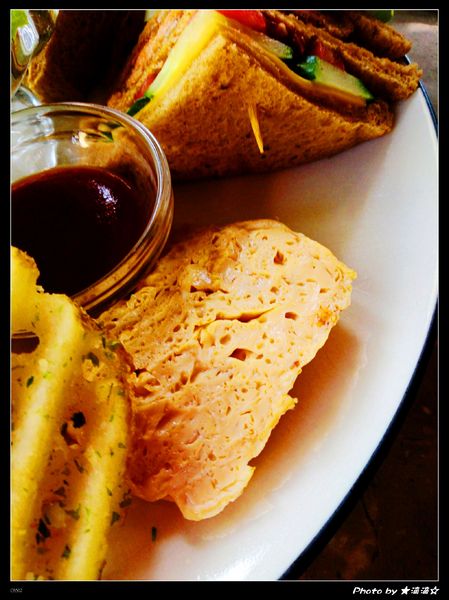 澄石蔬食咖啡廚坊(東興店)：【台中．美食】澄石蔬食咖啡廚坊(東興店)～素肉葷肉傻傻分不清之讓我Ｎ訪的超澎湃蔬食早餐♥