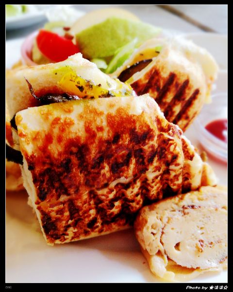 澄石蔬食咖啡廚坊(東興店)：【台中．美食】澄石蔬食咖啡廚坊(東興店)～素肉葷肉傻傻分不清之讓我Ｎ訪的超澎湃蔬食早餐♥