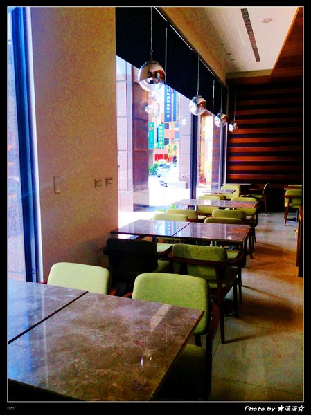 澄石蔬食咖啡廚坊(東興店)：【台中．美食】澄石蔬食咖啡廚坊(東興店)～素肉葷肉傻傻分不清之讓我Ｎ訪的超澎湃蔬食早餐♥