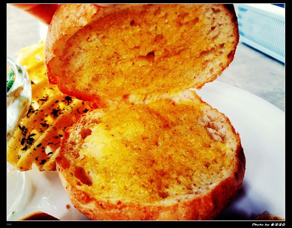 澄石蔬食咖啡廚坊(東興店)：【台中．美食】澄石蔬食咖啡廚坊(東興店)～素肉葷肉傻傻分不清之讓我Ｎ訪的超澎湃蔬食早餐♥