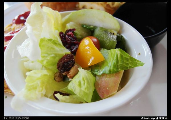 澄石蔬食咖啡廚坊(東興店)：【台中．美食】澄石蔬食咖啡廚坊(東興店)～素肉葷肉傻傻分不清之讓我Ｎ訪的超澎湃蔬食早餐♥