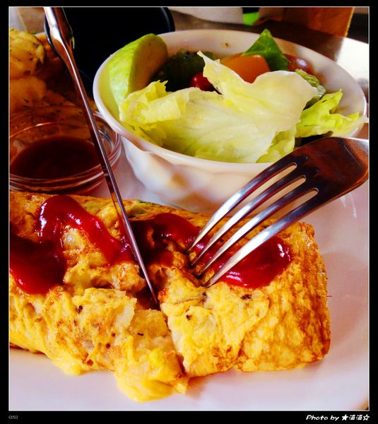 澄石蔬食咖啡廚坊(東興店)：【台中．美食】澄石蔬食咖啡廚坊(東興店)～素肉葷肉傻傻分不清之讓我Ｎ訪的超澎湃蔬食早餐♥