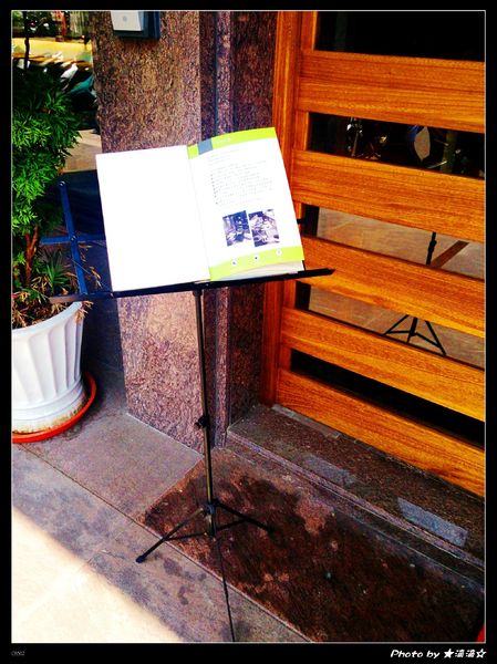 澄石蔬食咖啡廚坊(東興店)：【台中．美食】澄石蔬食咖啡廚坊(東興店)～素肉葷肉傻傻分不清之讓我Ｎ訪的超澎湃蔬食早餐♥