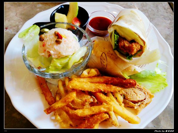 澄石蔬食咖啡廚坊(東興店)：【台中．美食】澄石蔬食咖啡廚坊(東興店)～素肉葷肉傻傻分不清之讓我Ｎ訪的超澎湃蔬食早餐♥