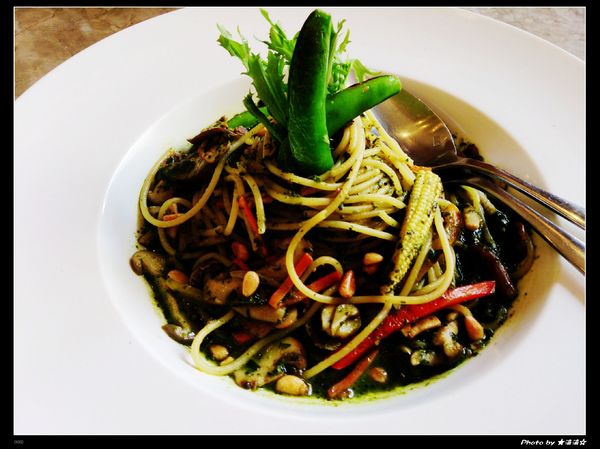 澄石蔬食咖啡廚坊(東興店)：【台中．美食】澄石蔬食咖啡廚坊(東興店)～素肉葷肉傻傻分不清之讓我Ｎ訪的超澎湃蔬食早餐♥