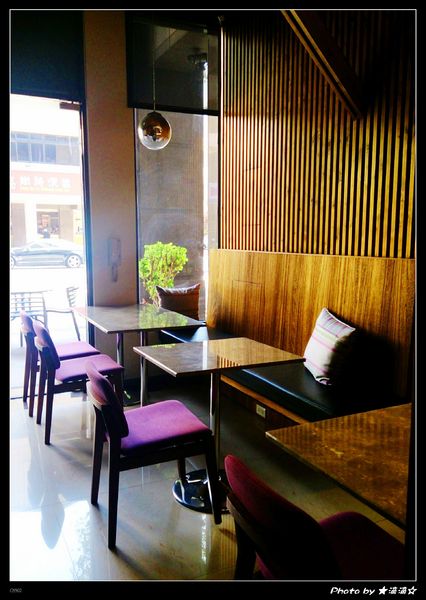 澄石蔬食咖啡廚坊(東興店)：【台中．美食】澄石蔬食咖啡廚坊(東興店)～素肉葷肉傻傻分不清之讓我Ｎ訪的超澎湃蔬食早餐♥