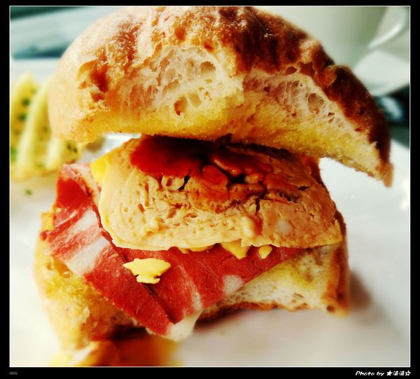 澄石蔬食咖啡廚坊(東興店)：【台中．美食】澄石蔬食咖啡廚坊(東興店)～素肉葷肉傻傻分不清之讓我Ｎ訪的超澎湃蔬食早餐♥