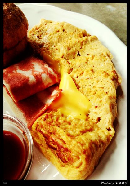 澄石蔬食咖啡廚坊(東興店)：【台中．美食】澄石蔬食咖啡廚坊(東興店)～素肉葷肉傻傻分不清之讓我Ｎ訪的超澎湃蔬食早餐♥