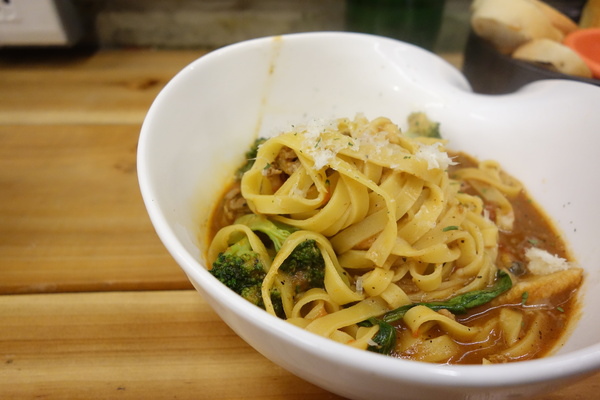 Dundas St.登打士街麵包美式主題餐廳(台北店)：登打士街+麵包吃到飽+美式主題餐廳+善導寺捷運站+平價餐點+主廚濃湯+雞肉麵+義大利麵