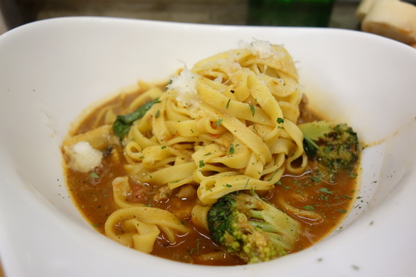 Dundas St.登打士街麵包美式主題餐廳(台北店)：登打士街+麵包吃到飽+美式主題餐廳+善導寺捷運站+平價餐點+主廚濃湯+雞肉麵+義大利麵