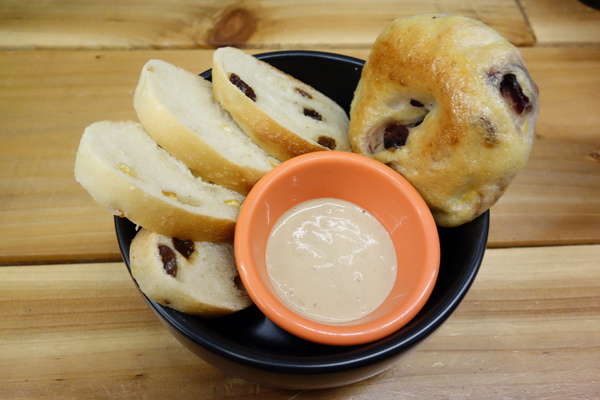 Dundas St.登打士街麵包美式主題餐廳(台北店)：登打士街+麵包吃到飽+美式主題餐廳+善導寺捷運站+平價餐點+主廚濃湯+雞肉麵+義大利麵