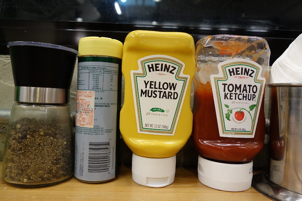 Dundas St.登打士街麵包美式主題餐廳(台北店)：登打士街+麵包吃到飽+美式主題餐廳+善導寺捷運站+平價餐點+主廚濃湯+雞肉麵+義大利麵