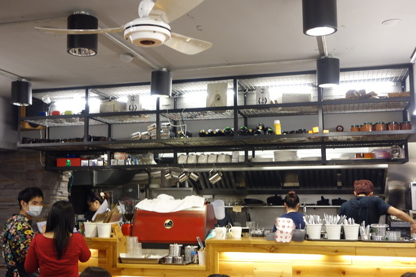 Dundas St.登打士街麵包美式主題餐廳(台北店)：登打士街+麵包吃到飽+美式主題餐廳+善導寺捷運站+平價餐點+主廚濃湯+雞肉麵+義大利麵