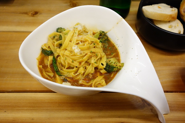 Dundas St.登打士街麵包美式主題餐廳(台北店)：登打士街+麵包吃到飽+美式主題餐廳+善導寺捷運站+平價餐點+主廚濃湯+雞肉麵+義大利麵