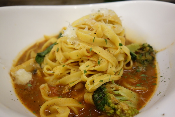 Dundas St.登打士街麵包美式主題餐廳(台北店)：登打士街+麵包吃到飽+美式主題餐廳+善導寺捷運站+平價餐點+主廚濃湯+雞肉麵+義大利麵