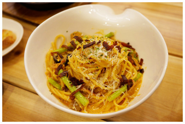 Dundas St.登打士街麵包美式主題餐廳：台北善導寺站♬學區名店開分店！市區品嘗手工麵包吃到飽Ｘ咖啡香，限定版異國料理菜單供應！ Dundas St. Mini 登打士街／台北店