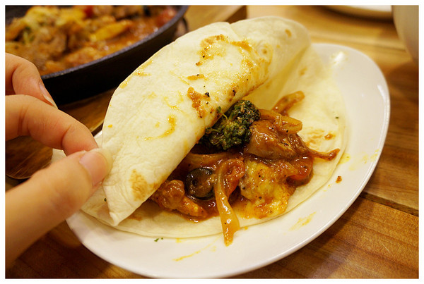 Dundas St.登打士街麵包美式主題餐廳：台北善導寺站♬學區名店開分店！市區品嘗手工麵包吃到飽Ｘ咖啡香，限定版異國料理菜單供應！ Dundas St. Mini 登打士街／台北店