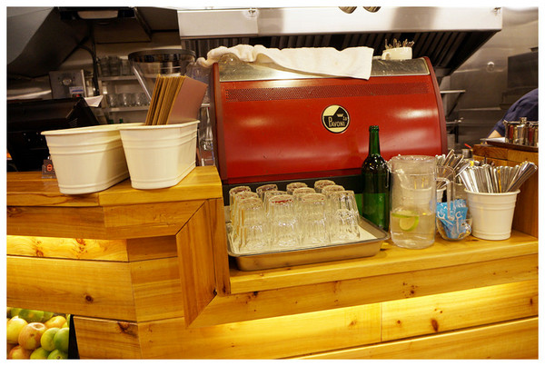 Dundas St.登打士街麵包美式主題餐廳：台北善導寺站♬學區名店開分店！市區品嘗手工麵包吃到飽Ｘ咖啡香，限定版異國料理菜單供應！ Dundas St. Mini 登打士街／台北店