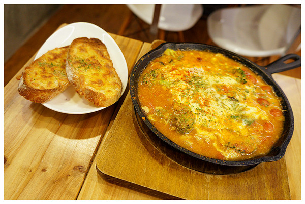 Dundas St.登打士街麵包美式主題餐廳：台北善導寺站♬學區名店開分店！市區品嘗手工麵包吃到飽Ｘ咖啡香，限定版異國料理菜單供應！ Dundas St. Mini 登打士街／台北店