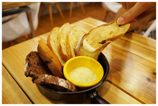 Dundas St.登打士街麵包美式主題餐廳：台北善導寺站♬學區名店開分店！市區品嘗手工麵包吃到飽Ｘ咖啡香，限定版異國料理菜單供應！ Dundas St. Mini 登打士街／台北店