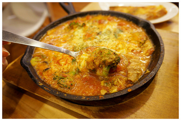 Dundas St.登打士街麵包美式主題餐廳：台北善導寺站♬學區名店開分店！市區品嘗手工麵包吃到飽Ｘ咖啡香，限定版異國料理菜單供應！ Dundas St. Mini 登打士街／台北店