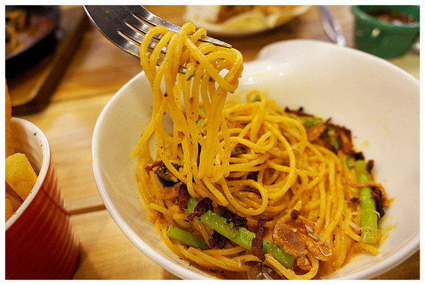 Dundas St.登打士街麵包美式主題餐廳：台北善導寺站♬學區名店開分店！市區品嘗手工麵包吃到飽Ｘ咖啡香，限定版異國料理菜單供應！ Dundas St. Mini 登打士街／台北店