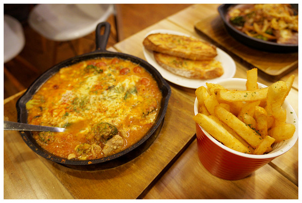 Dundas St.登打士街麵包美式主題餐廳：台北善導寺站♬學區名店開分店！市區品嘗手工麵包吃到飽Ｘ咖啡香，限定版異國料理菜單供應！ Dundas St. Mini 登打士街／台北店