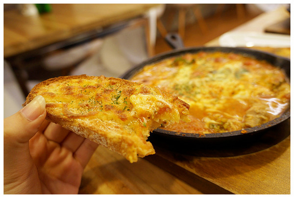 Dundas St.登打士街麵包美式主題餐廳：台北善導寺站♬學區名店開分店！市區品嘗手工麵包吃到飽Ｘ咖啡香，限定版異國料理菜單供應！ Dundas St. Mini 登打士街／台北店