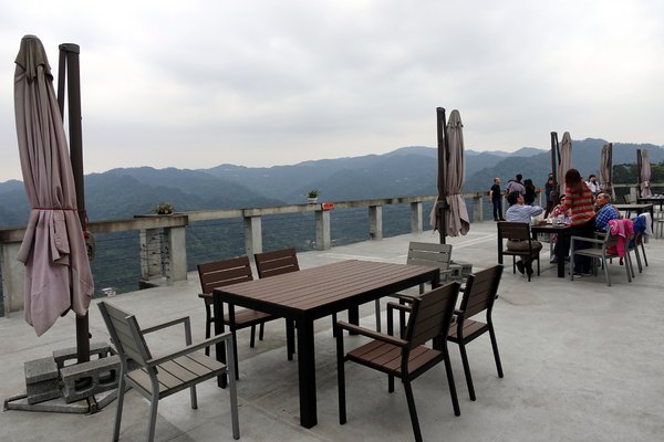 LOFT17 森活休閒園區：(胖樺食記)石碇山中靜謐優雅必訪咖啡廳「LOFT17 森活休閒園區」，腹地廣大風景優美如詩如畫/家族聚會尾牙春酒