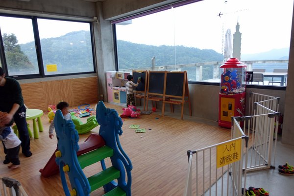 LOFT17 森活休閒園區：(胖樺食記)石碇山中靜謐優雅必訪咖啡廳「LOFT17 森活休閒園區」，腹地廣大風景優美如詩如畫/家族聚會尾牙春酒