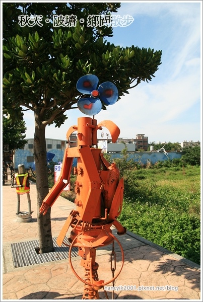 新屋後湖埤,黄色小鴨桃園逗留處:秋天陂塘鄉間散步【2013桃園縣地景廣場藝術節】