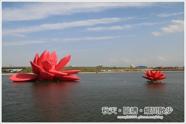 新屋後湖埤,黄色小鴨桃園逗留處:秋天陂塘鄉間散步【2013桃園縣地景廣場藝術節】