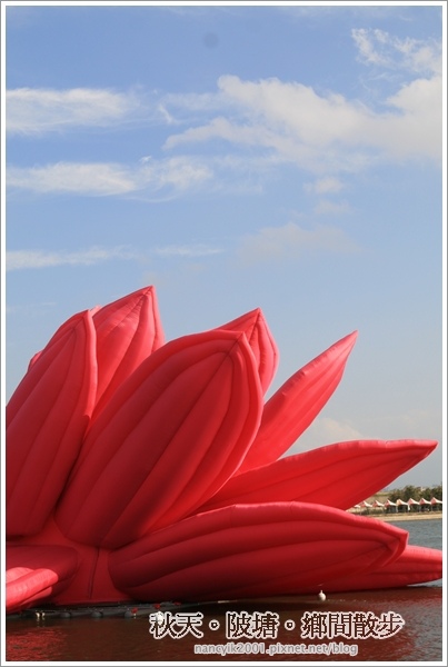 新屋後湖埤,黄色小鴨桃園逗留處:秋天陂塘鄉間散步【2013桃園縣地景廣場藝術節】