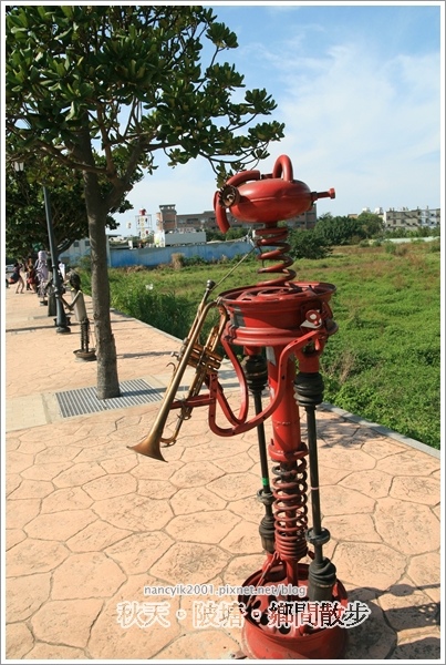 新屋後湖埤,黄色小鴨桃園逗留處:秋天陂塘鄉間散步【2013桃園縣地景廣場藝術節】