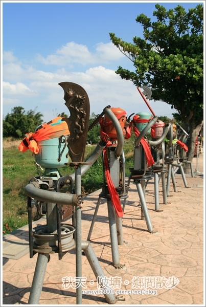 新屋後湖埤,黄色小鴨桃園逗留處:秋天陂塘鄉間散步【2013桃園縣地景廣場藝術節】