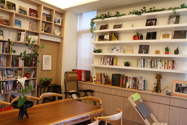 羅布森咖啡書蟲房:羅布森咖啡~書蟲房